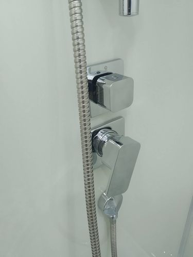 Установка душевой кабины шириной до 90 см