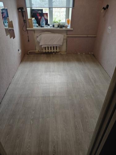 Укладка линолеума на клей более 15 кв.м