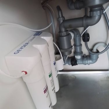 Установка проточного фильтра под мойку