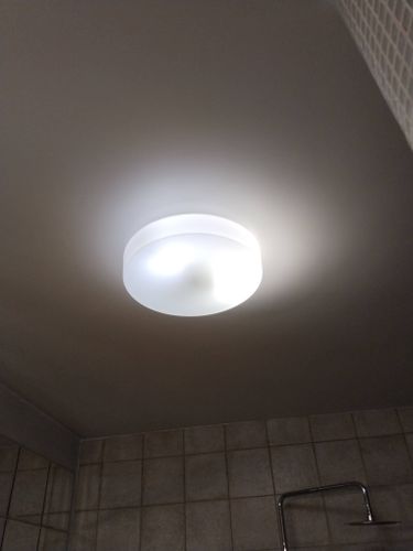 Навеска и демонтаж люстры Замена розетки Демонтаж старого светильника