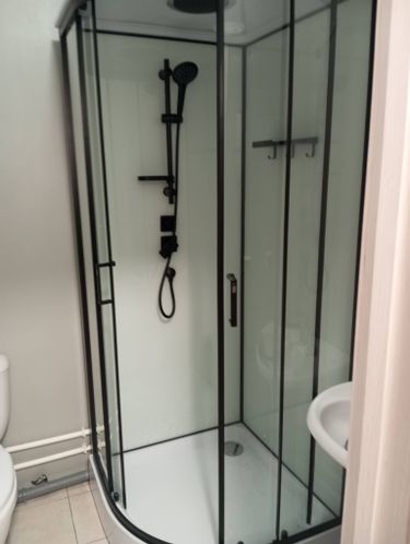 Установка душевой кабины шириной до 90 см