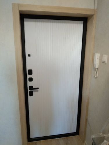 Установка входной двери весом до 95 кг