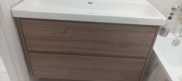 Установка раковины с тумбой