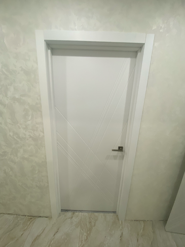 Установка межкомнатной одностворчатой двери с врезанной фурнитурой