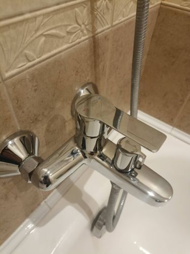 Установка смесителя (на готовые коммуникации)