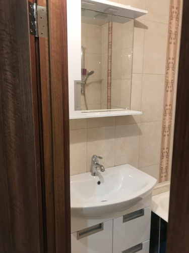 Установлен новый кран, обеспечивающий надежное перекрытие воды. Демонтирован старый, произведена герметизация соединений, проверена работоспособность системы.