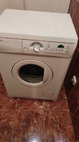 Осуществлена очистка барабана, фильтра и уплотнителя. Удалены загрязнения, накипь и неприятный запах. Проведена проверка работы устройства, восстановлена свежесть.