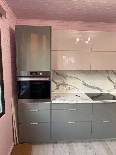 Установлена новая стальная труба, обеспечивающая надежное водоснабжение. Проведены соединения, проверена герметичность, выполнена изоляция. Система готова к эксплуатации.