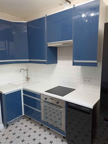 Установлен новый кран на кухне, подключены водопроводные трубы, проверена герметичность соединений, обеспечена надежная фиксация, выполнена проверка работы, устранены возможные протечки.