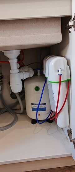 Установка проточного фильтра под мойку