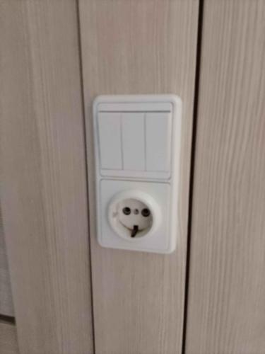 Проведена проверка состояния проводов, осмотрены розетки и выключатели, выявлены неисправности, устранены проблемы, обеспечена безопасность системы, выполнены необходимые замеры.