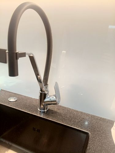 Установка смесителя (на готовые коммуникации)