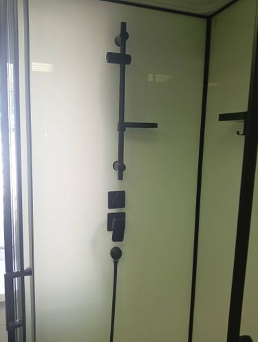 Установка душевой кабины шириной до 90 см