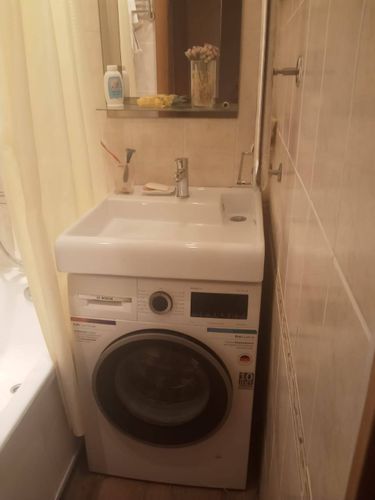 Установлена новая раковина, подключены коммуникации, проверена герметичность, обновлен слив, заменены крепления, произведена настройка смесителя, выполнена уборка рабочего места.