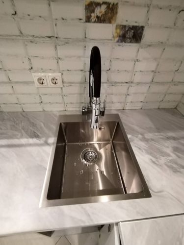 Установка и подключение врезной мойки Установка столешницы ДСП Установка и подключение смесителя