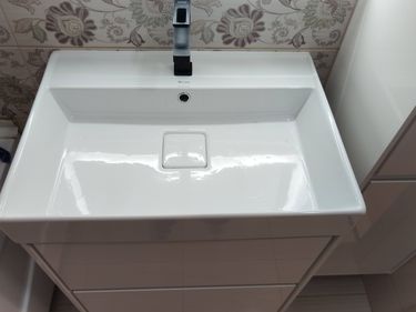 Установлен новый кран, подключены водопроводные трубы, проверена герметичность соединений, обеспечена надежная фиксация, выполнена очистка рабочей зоны.