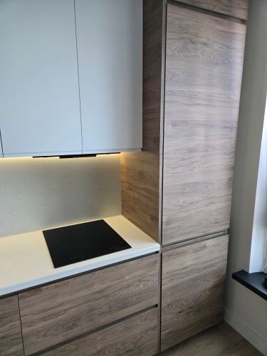 Установка фальшпанели / заглушки Установка и подключение электрической варочной поверхности Установка и подключение встраиваемого холодильника