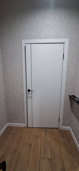 Установка межкомнатной одностворчатой двери с врезанной фурнитурой