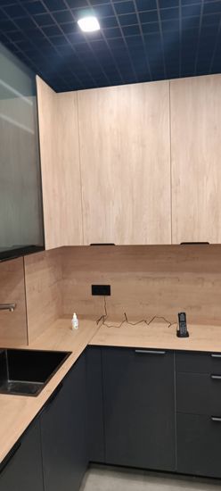 Установка фальшпанели / заглушки Сборка стула вместе с кухней Установка столешницы HPL