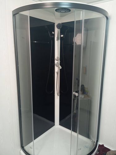 Установка душевой кабины шириной до 90 см