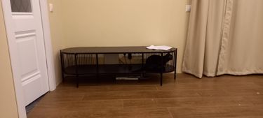 Собрана мебель: установлен металлический каркас, закреплены полки, обеспечена устойчивость конструкции. Завершено оформление, проверена надежность всех креплений.