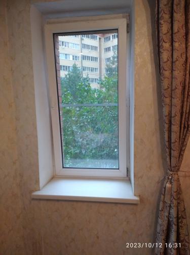 Проведена настройка фурнитуры, устранены зазоры, обеспечена герметичность, улучшена теплоизоляция, проверена работа механизмов, отрегулировано прилегание створки.