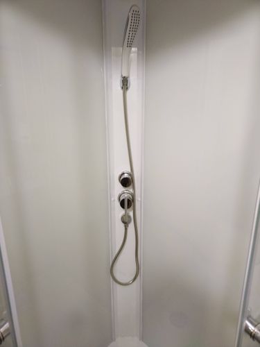 Установка душевой кабины шириной до 90 см