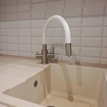 Установка проточного фильтра под мойку