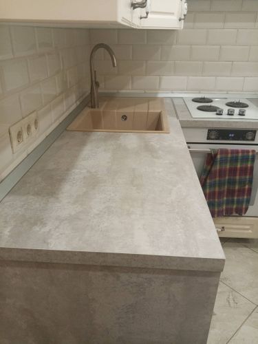 Установка столешницы ДСП Установка и подключение врезной мойки Установка и подключение смесителя