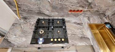 Вырез под розетку, выключатель, светильник
Кухни