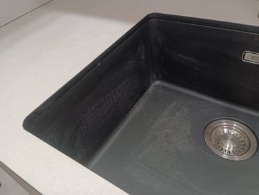 Установка столешницы HPL Установка и подключение подстольной мойки Установка и подключение смесителя