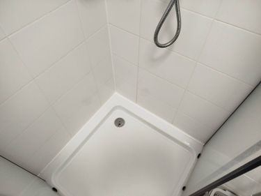 Герметизация стыков душевой кабины