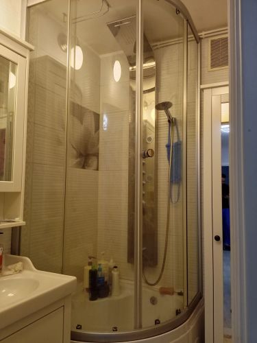 Замена/установка дверцы в душевой кабине