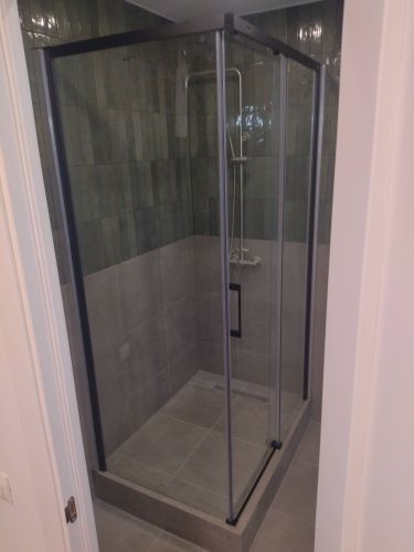 Установка душевого уголка шириной до 150 см