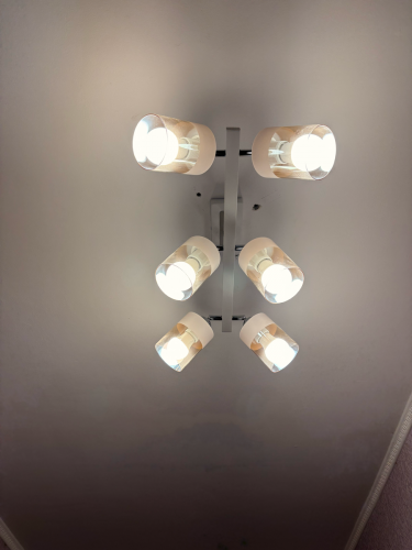 Установка люстры в сборке