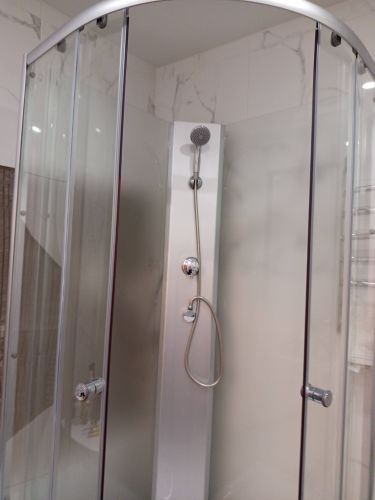 Установка душевой кабины шириной до 90 см