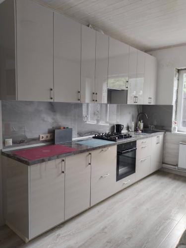 Замена фасадов Выезд мастера за пределы зоны бесплатного выезда Замена ручки открывания фасада