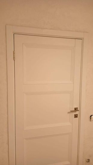 Коррекция короба Дополнительное запенивание межкомнатной двери по периметру