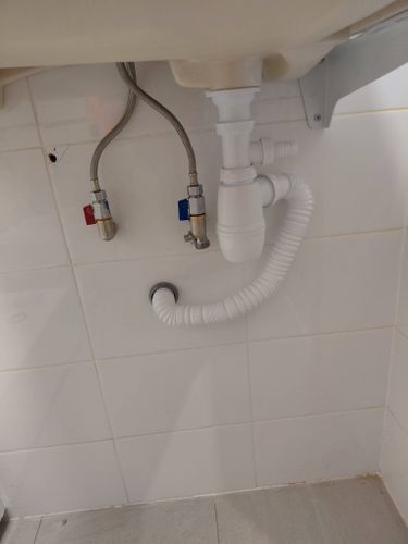 Установка раковины на кронштейнах