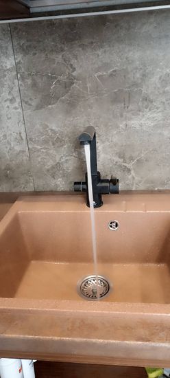 Установка проточного фильтра под мойку