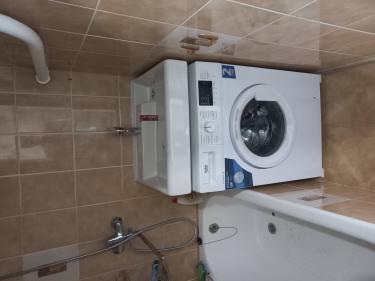 Установлено оборудование, подключены коммуникации, проверена герметичность соединений, проведено тестирование работы устройства, обеспечена устойчивость на поверхности.