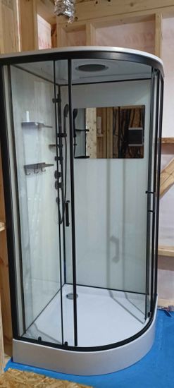 Установлена современная душевая конструкция с функцией гидромассажа. Подключены водопроводные коммуникации, герметично закреплены панели, смонтированы двери, проверена работа форсунок.