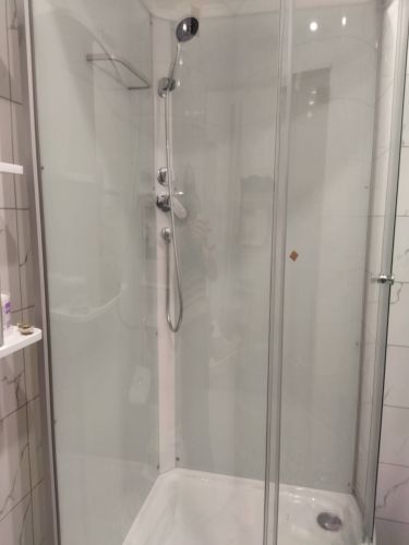 Установка душевой кабины шириной до 90 см