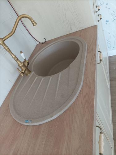 Проведены работы по подключению электричества, проложены кабели, установлены розетки, обеспечена надежная изоляция, проверена функциональность, соблюдены все нормы безопасности.