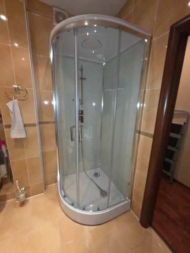 Установка душевой кабины шириной до 90 см