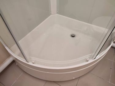 Установка душевой кабины шириной до 90 см