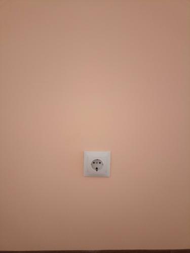 Установка розетки (на готовые коммуникации)