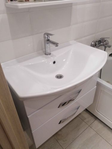 Установлен новый кран, обеспечивающий надежное функционирование водопровода. Проведены работы по демонтажу старого устройства и монтажу современного оборудования, гарантируя герметичность соединений.