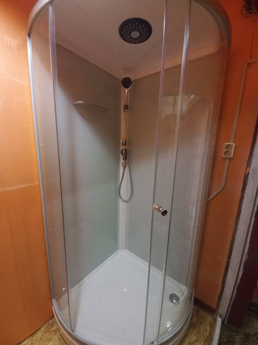 Установка душевой кабины шириной до 90 см