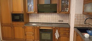 Установка столешницы ДСП Установка и подключение врезной мойки Установка и подключение смесителя